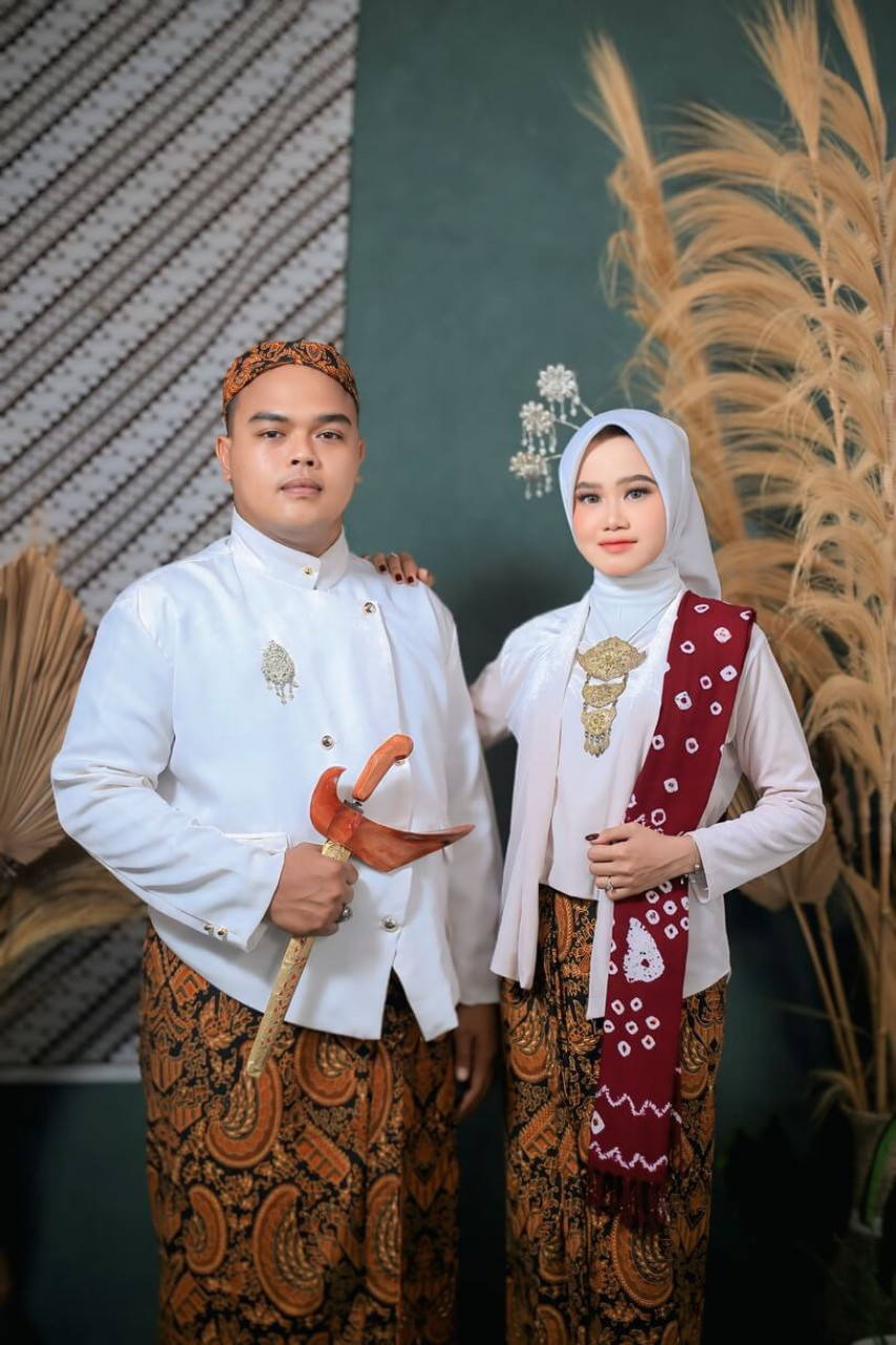 couple-1690953166.png