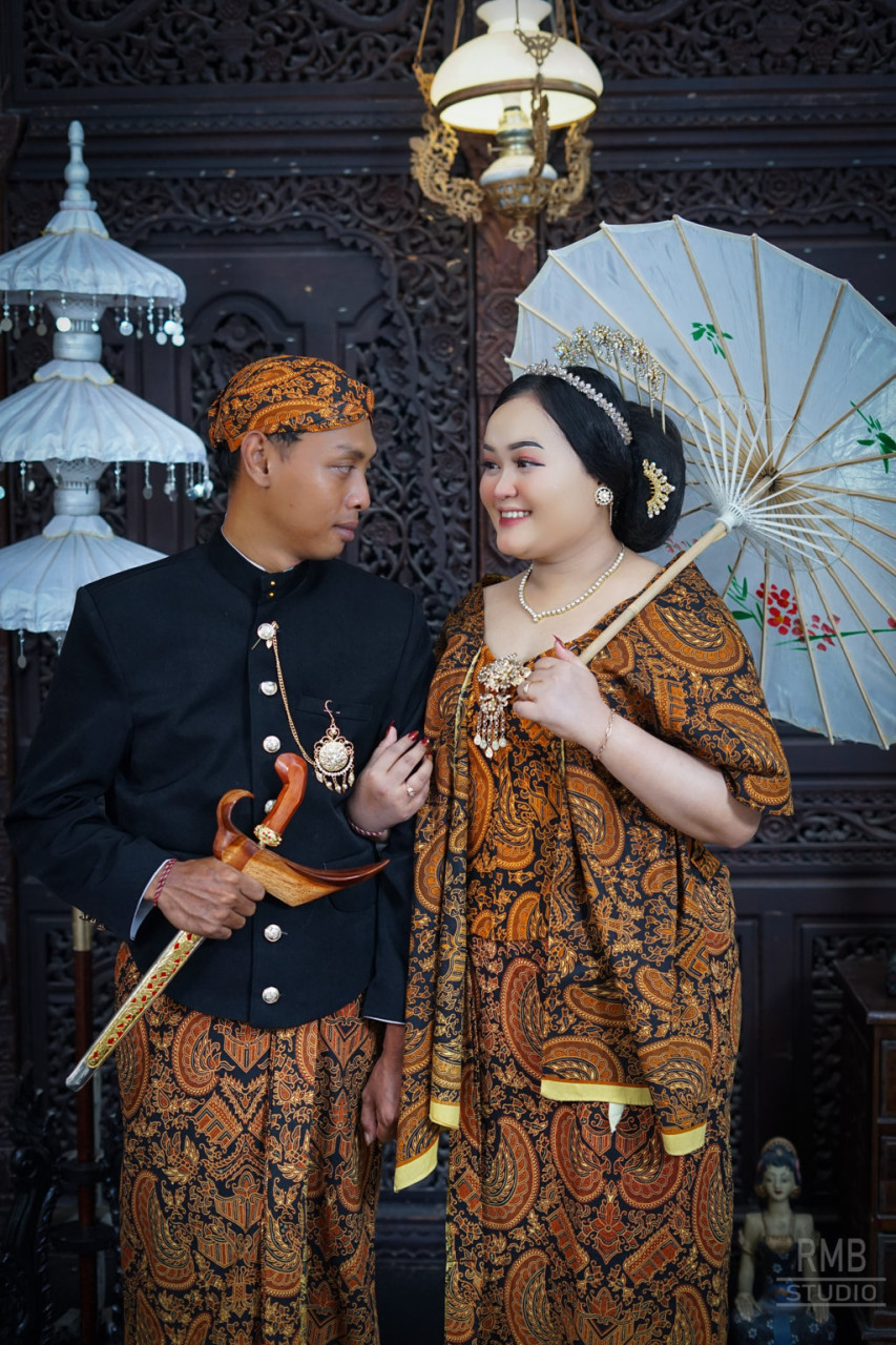 couple-1690953166.png